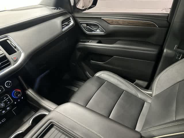 2023 Chevrolet Suburban photo 13 of 33