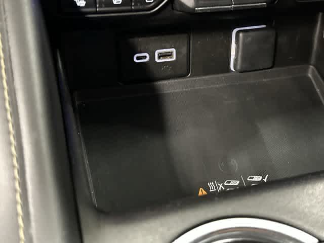 2023 Chevrolet Suburban photo 26 of 33