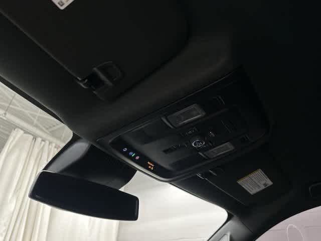 2023 Chevrolet Suburban photo 21 of 33