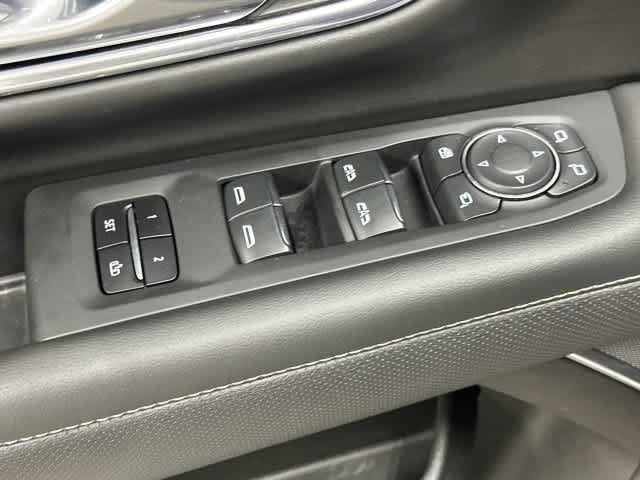 2023 Chevrolet Suburban photo 20 of 33