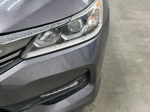 2017 Honda Accord Sedan photo 31 of 32