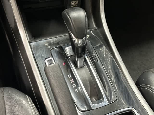 2017 Honda Accord Sedan photo 24 of 32