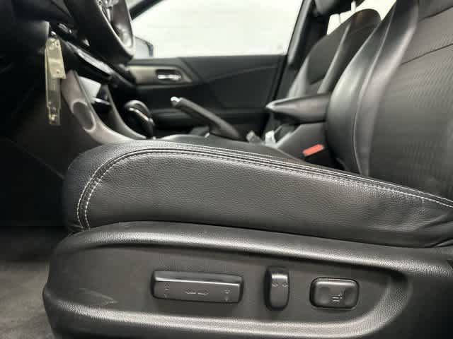 2017 Honda Accord Sedan photo 26 of 32