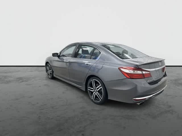 2017 Honda Accord Sedan photo 2 of 32