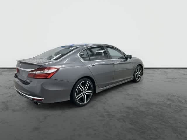 2017 Honda Accord Sedan photo 4 of 32