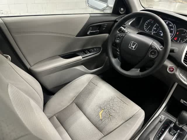 2014 Honda Accord photo 12 of 31