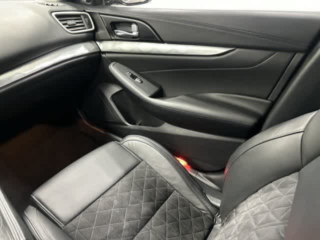 2017 Nissan Maxima photo 13 of 33