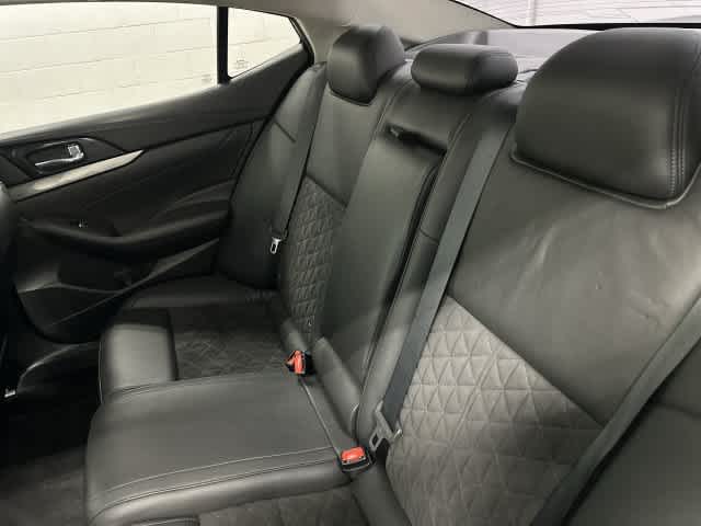 2017 Nissan Maxima photo 14 of 33