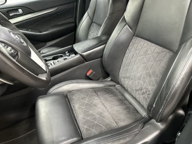 2017 Nissan Maxima photo 10 of 33