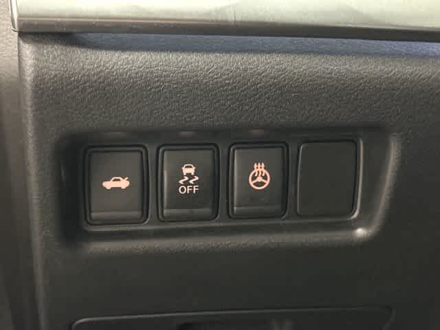 2017 Nissan Maxima photo 19 of 33