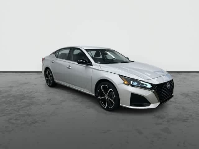 2025 Nissan Altima photo 5 of 32