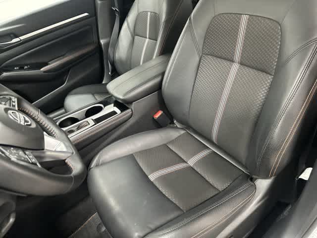 2025 Nissan Altima photo 10 of 32