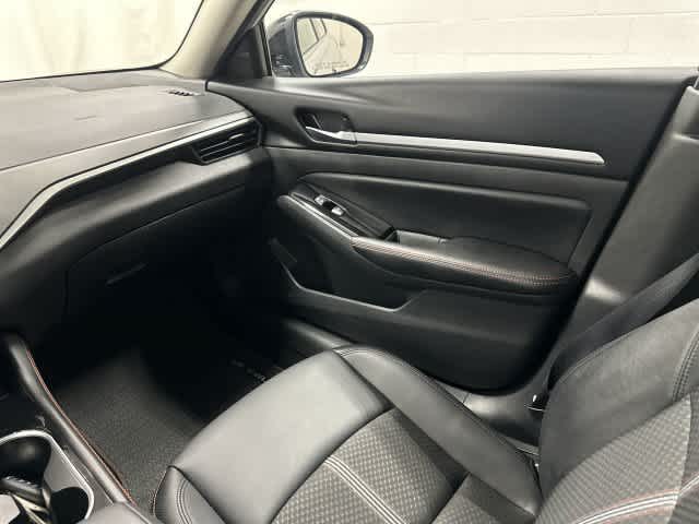 2025 Nissan Altima photo 13 of 32