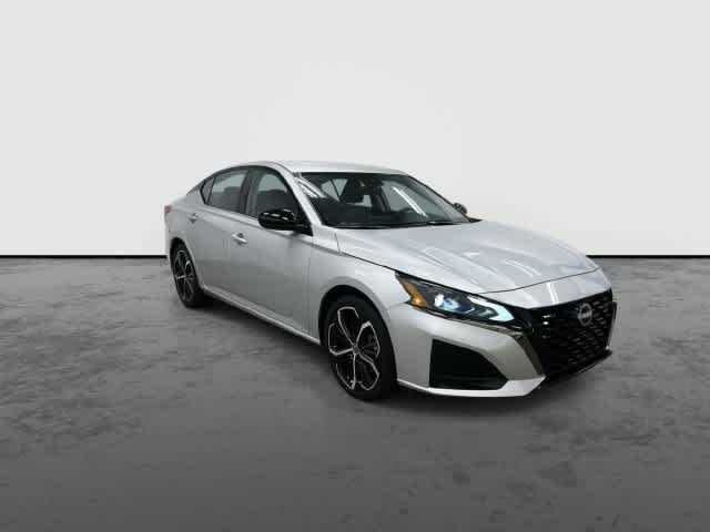 2025 Nissan Altima photo 6 of 32