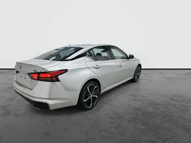 2025 Nissan Altima photo 3 of 32