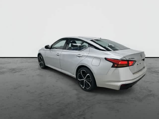 2025 Nissan Altima photo 2 of 32
