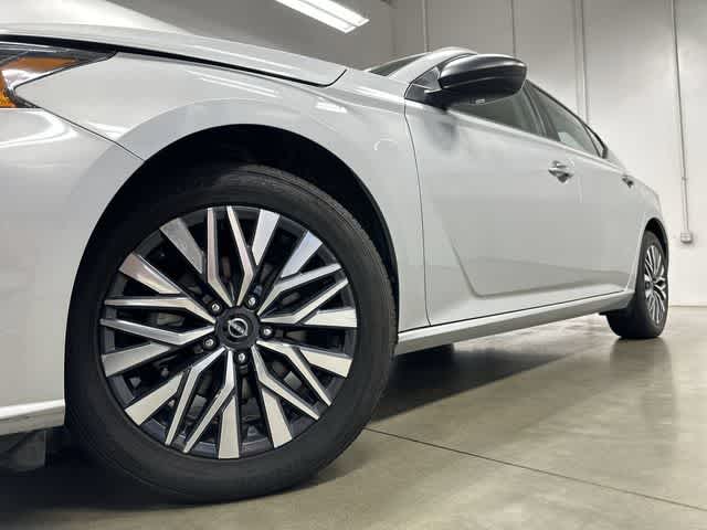 2024 Nissan Altima 2.5 SV Brilliant Silver Metallic at Friendly Ford Crosby