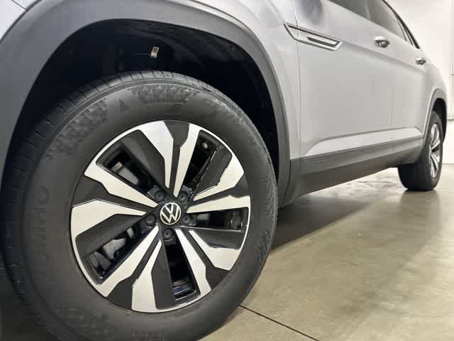 2024 Volkswagen Atlas Cross Sport 2.0T SE Silver Mist Metallic at Westside Kia