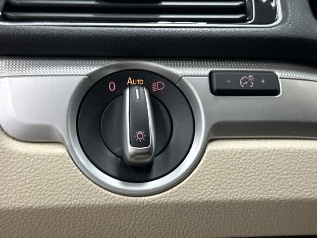 2019 Volkswagen Passat photo 19 of 32