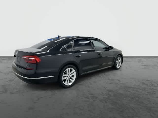 2019 Volkswagen Passat photo 4 of 32