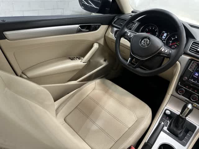 2019 Volkswagen Passat photo 12 of 32