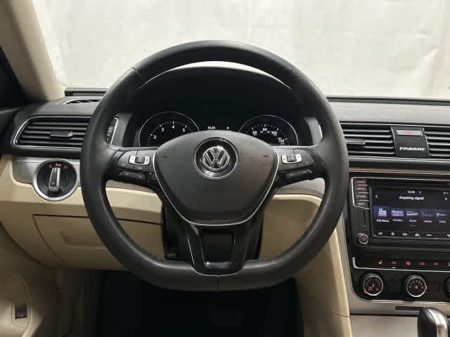 2019 Volkswagen Passat photo 15 of 32