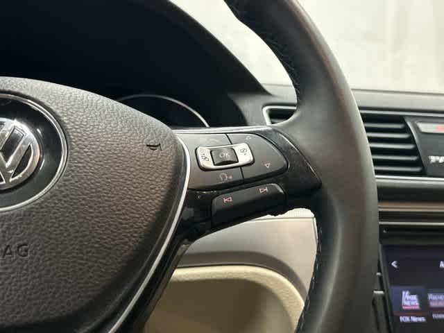 2019 Volkswagen Passat photo 18 of 32