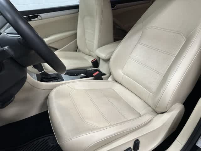 2019 Volkswagen Passat photo 10 of 32