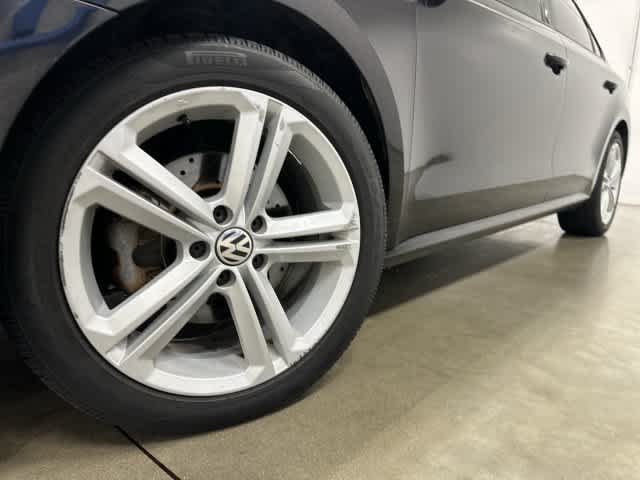 2019 Volkswagen Passat photo 28 of 32