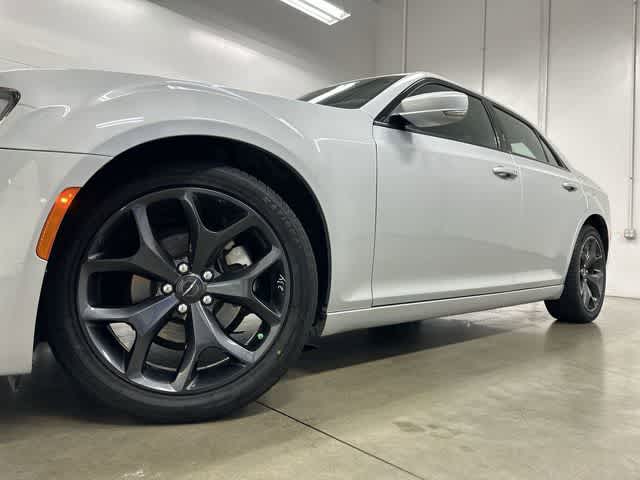 2023 Chrysler 300 300S Silver Mist Clearcoat at AutoNation Ford Gulf Fwy