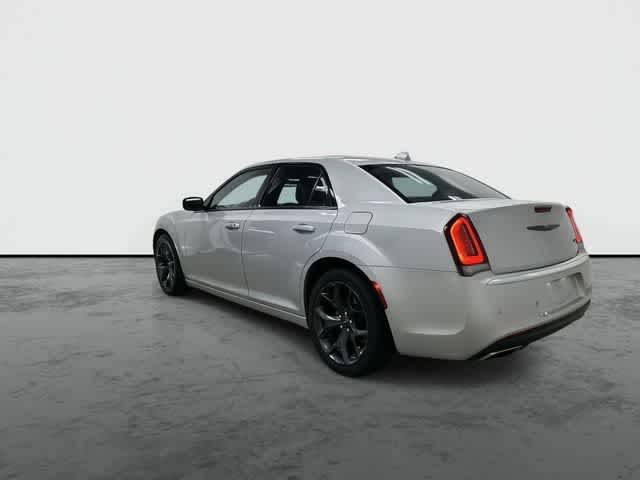 2023 Chrysler 300 300S Silver Mist Clearcoat at AutoNation Ford Gulf Fwy