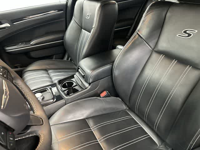 2023 Chrysler 300 300S Silver Mist Clearcoat at AutoNation Ford Gulf Fwy