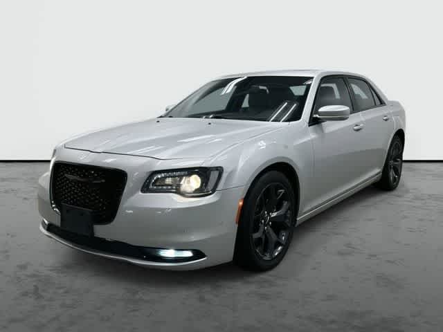 2023 Chrysler 300 300S Silver Mist Clearcoat at AutoNation Ford Gulf Fwy