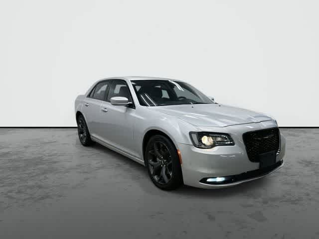 2023 Chrysler 300 300S Silver Mist Clearcoat at AutoNation Ford Gulf Fwy