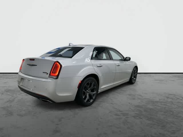2023 Chrysler 300 300S Silver Mist Clearcoat at AutoNation Ford Gulf Fwy