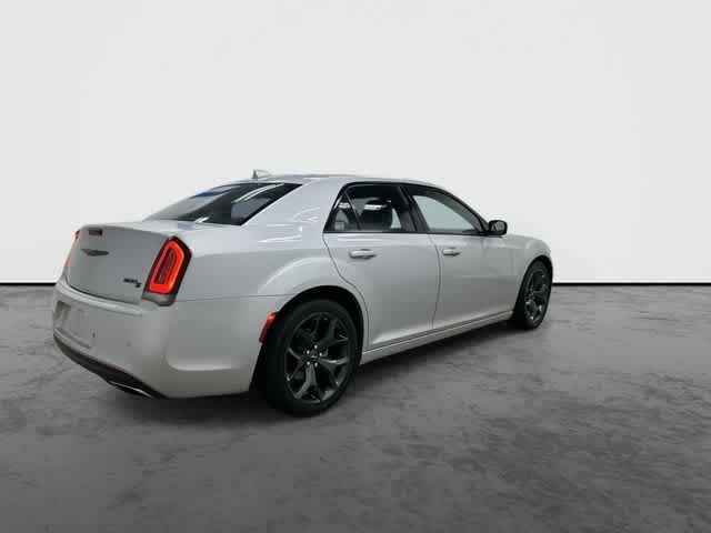 2023 Chrysler 300 300S Silver Mist Clearcoat at AutoNation Ford Gulf Fwy