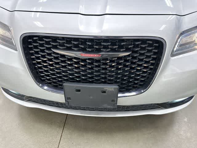 2023 Chrysler 300 300S Silver Mist Clearcoat at AutoNation Ford Gulf Fwy