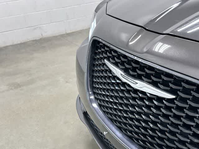 2018 Chrysler 300 300S Granite Crystal Metallic Clearcoat at HGreg Houston