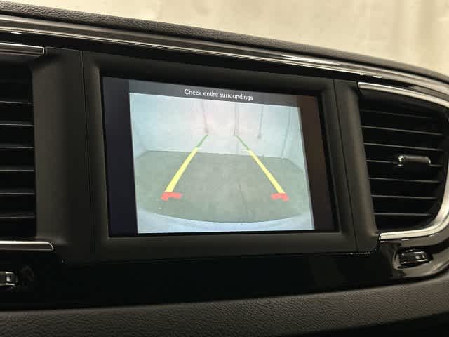 2020 Chrysler Pacifica photo 23 of 32
