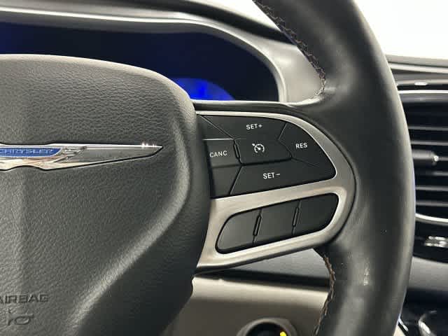 2020 Chrysler Pacifica photo 18 of 32