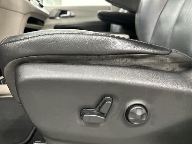 2020 Chrysler Pacifica photo 26 of 32