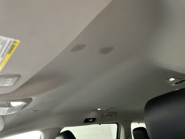 2020 Chrysler Pacifica photo 27 of 32