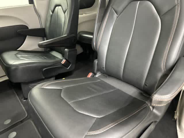 2020 Chrysler Pacifica photo 11 of 32