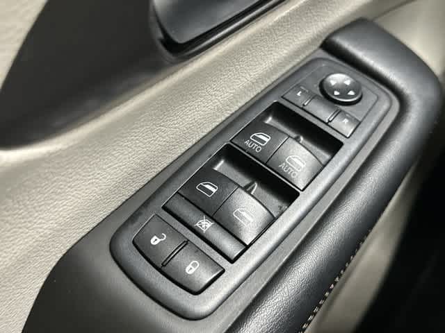 2020 Chrysler Pacifica photo 20 of 32