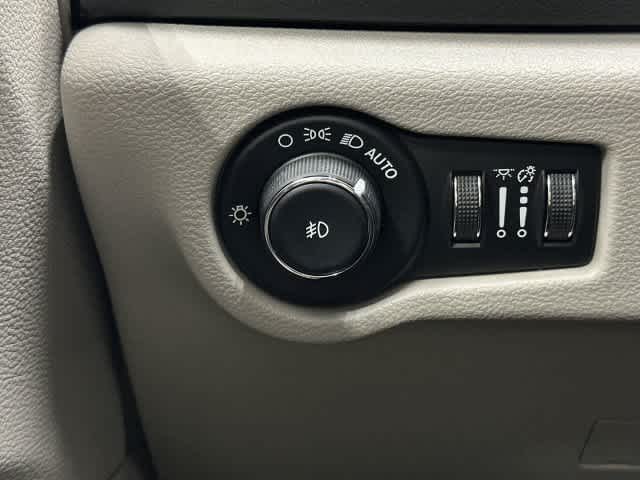2020 Chrysler Pacifica photo 19 of 32