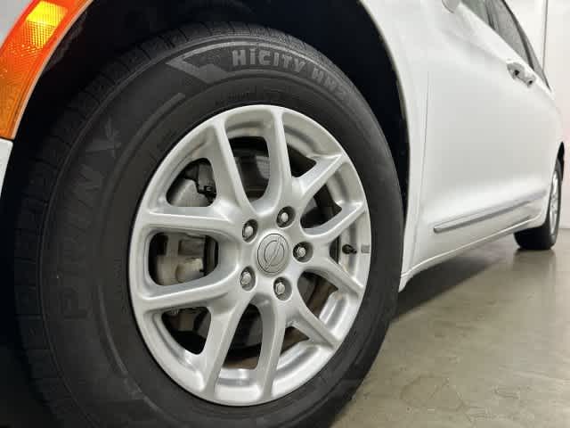2020 Chrysler Pacifica photo 28 of 32