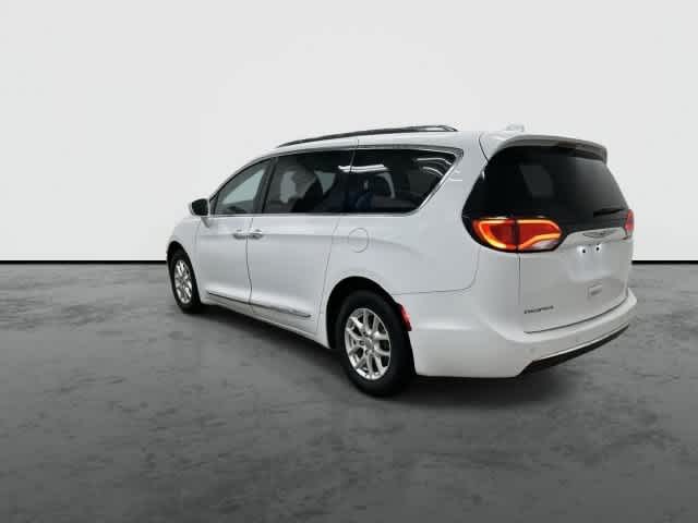 2020 Chrysler Pacifica photo 2 of 32