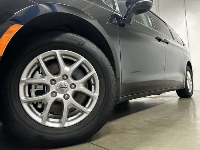 2024 Chrysler Pacifica Touring L Diamond Black Crystal Pearlcoat at Beck & Masten Kia