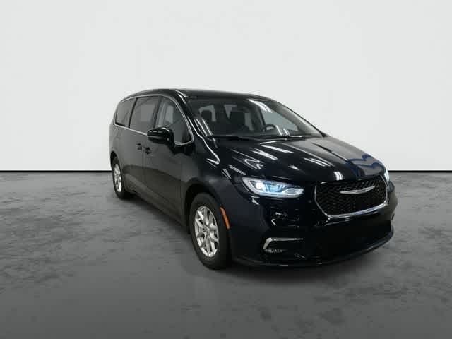 2024 Chrysler Pacifica Touring L Diamond Black Crystal Pearlcoat at Beck & Masten Kia
