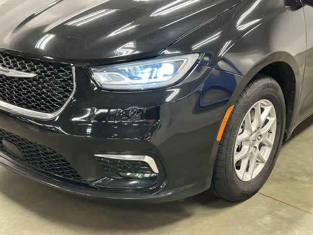 2024 Chrysler Pacifica Touring L Diamond Black Crystal Pearlcoat at Beck & Masten Kia